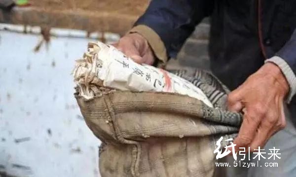 收廢品老人收回一堆廢紙,專家估價200萬! 紙引未來網(wǎng) 求購