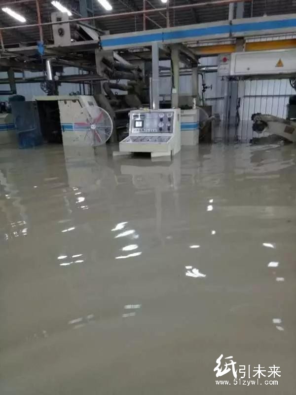 印刷車間漏水，幾千萬的印刷機“淋雨”